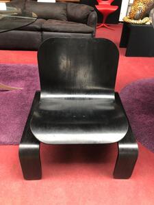 Siège Steiner en bouleau lamellé thermoformé,couleur noir, ca 1970 , signes  d’usage