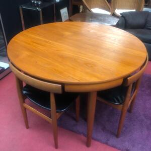 Table et 4 chaises en teck Hans Olsen pour Frem Rojle , ca 1970 , diam. 120x h 74 cm, tres bon état 